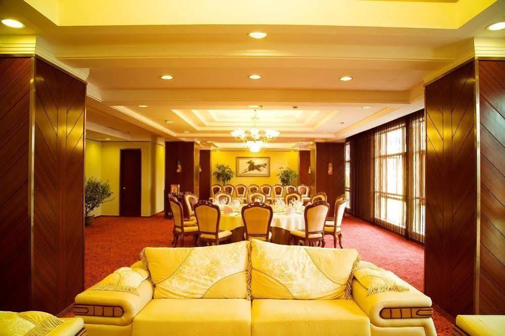 Golden Zone Hotel Jinghong Zewnętrze zdjęcie